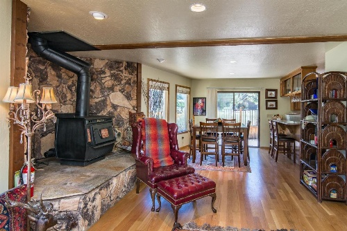 Group Getaways Holiday Home 4030 image 3