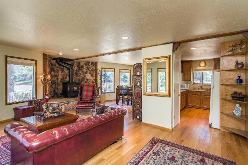 Group Getaways Holiday Home 4030 image 4